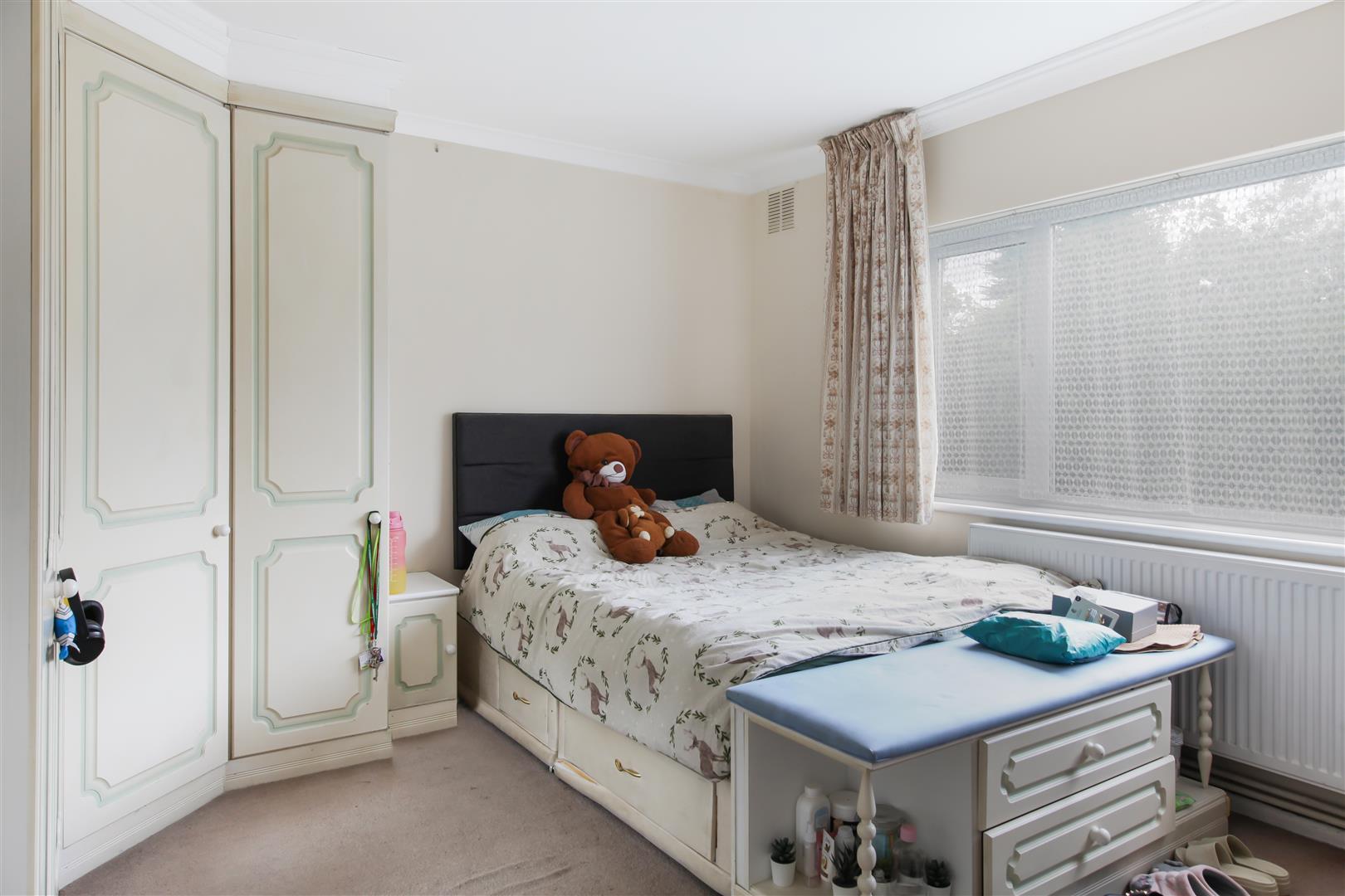 2 Manor Hall Drive, London